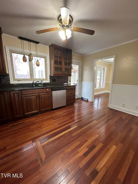 Photo #11: 124 Arlington Circle