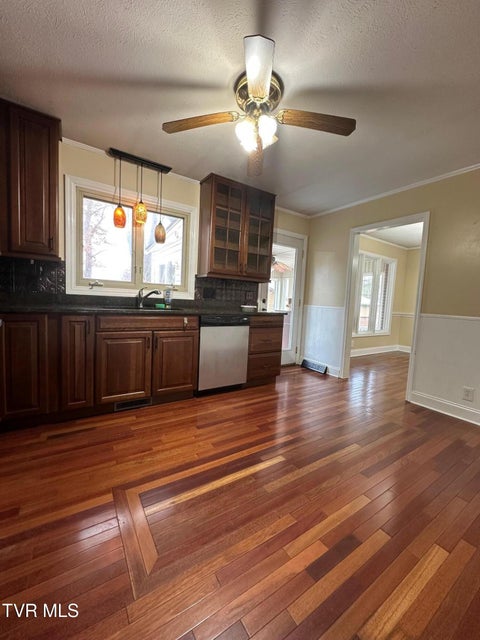 Photo #12: 124 Arlington Circle