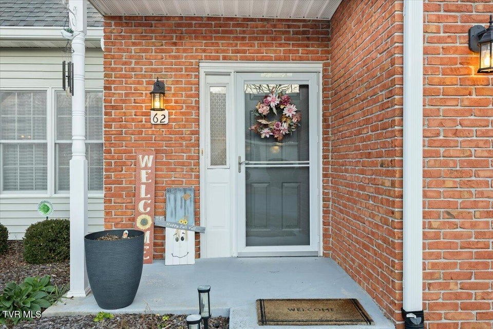 Photo #33: 1725 Lakeview Drive