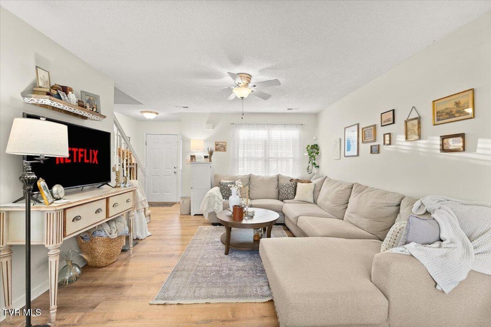 Photo #8: 1725 Lakeview Drive