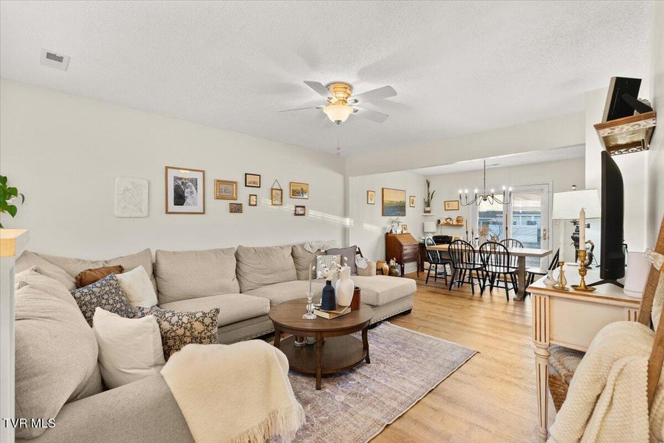 Photo #5: 1725 Lakeview Drive