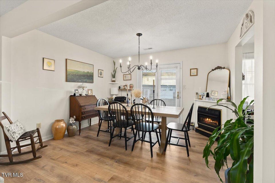 Photo #10: 1725 Lakeview Drive