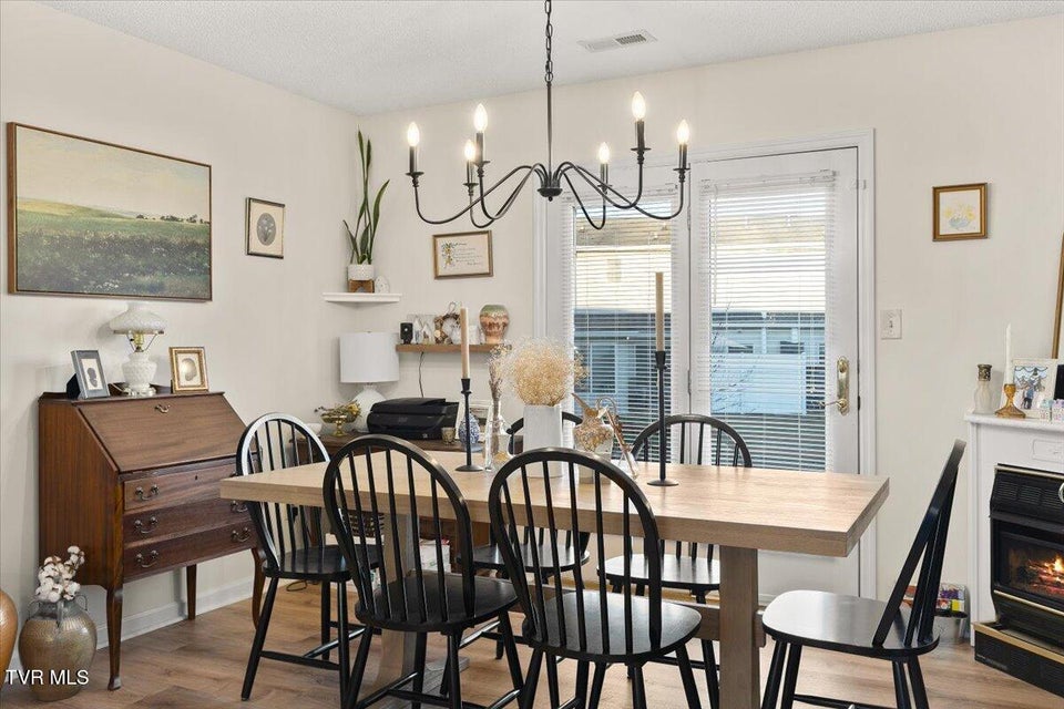 Photo #4: 1725 Lakeview Drive