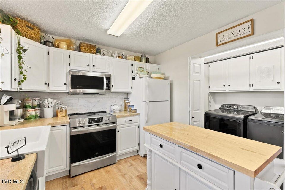 Photo #27: 1725 Lakeview Drive