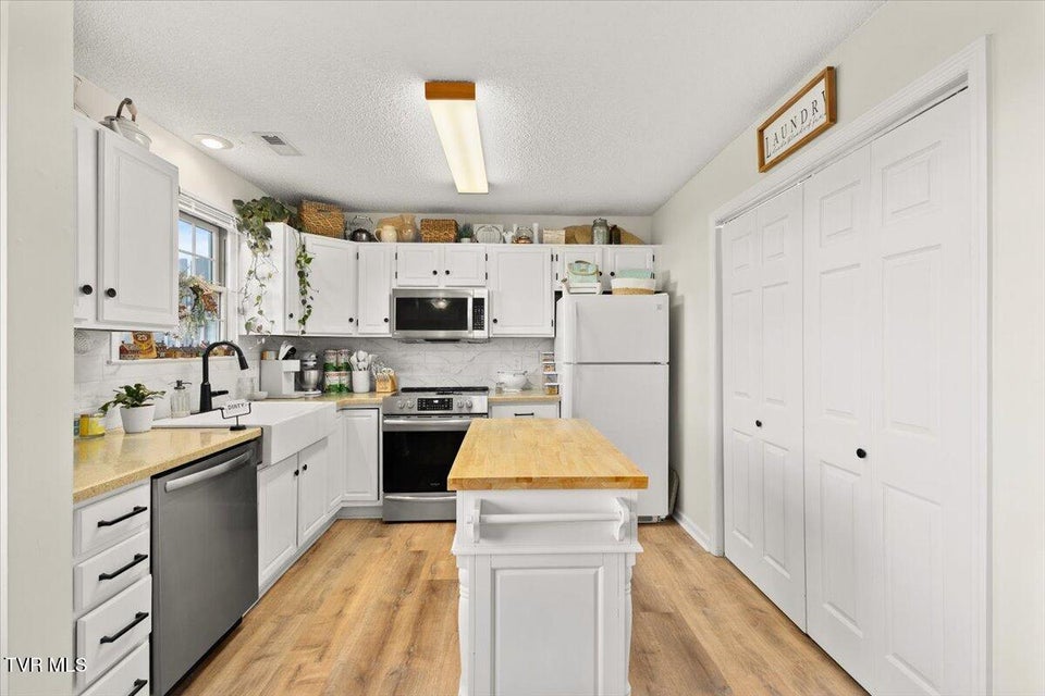 Photo #13: 1725 Lakeview Drive