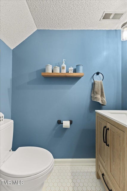 Photo #7: 1725 Lakeview Drive