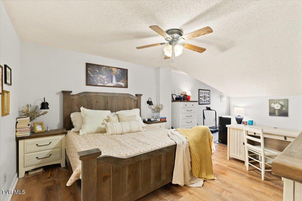 Photo #16: 1725 Lakeview Drive