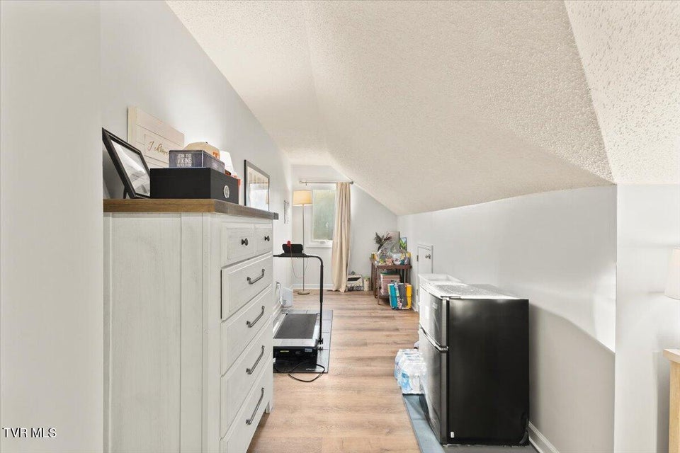 Photo #17: 1725 Lakeview Drive