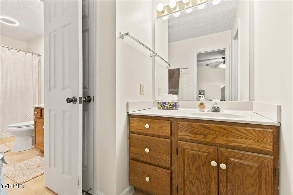 Photo #21: 1725 Lakeview Drive