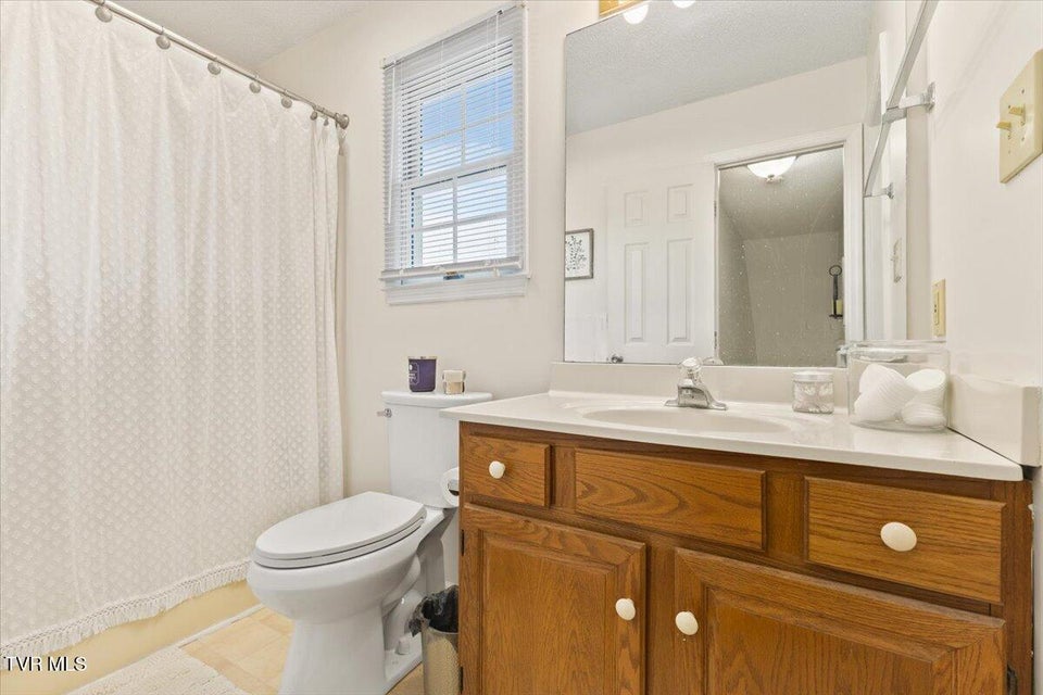 Photo #22: 1725 Lakeview Drive