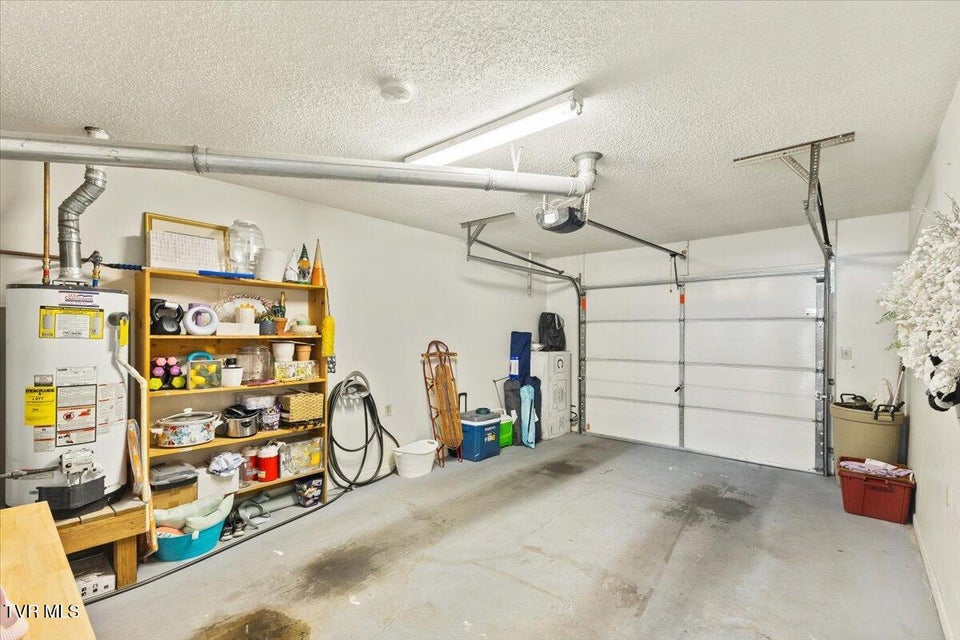 Photo #25: 1725 Lakeview Drive