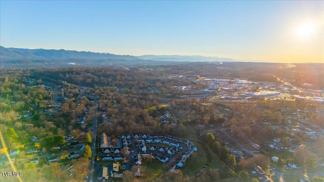 Photo #34: 1725 Lakeview Drive