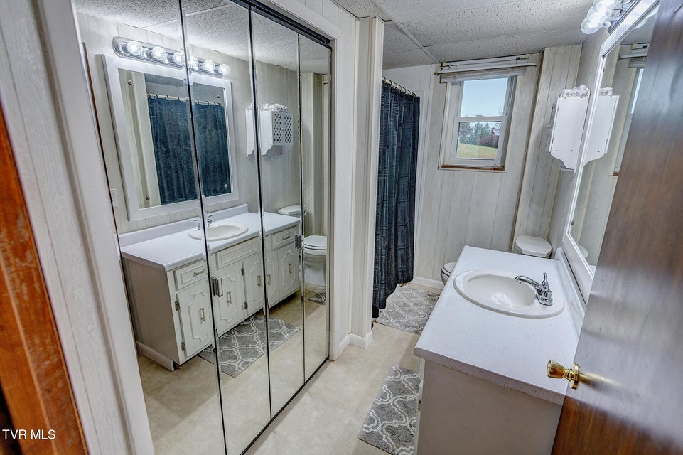 Photo #40: 225 Plainview Heights Circle