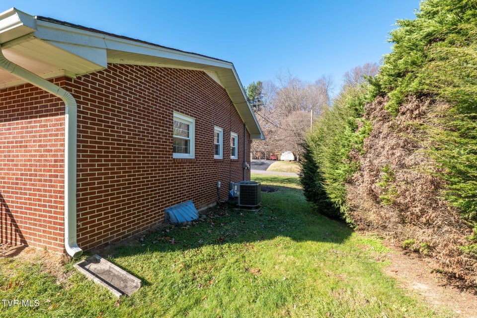 Photo #9: 19168 Mercedes Drive