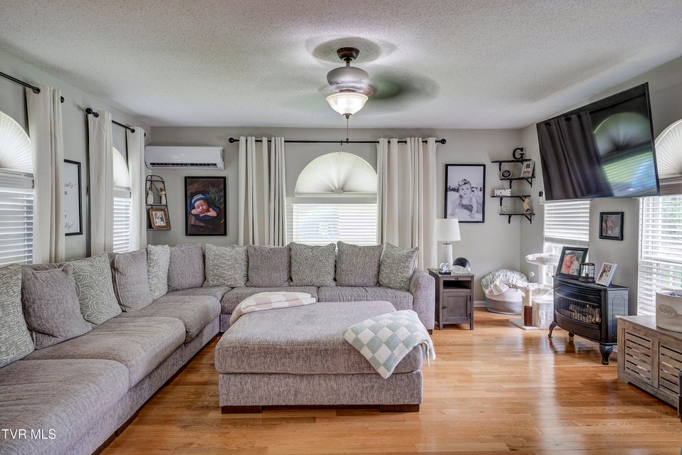 Photo #11: 115 Lancelot Drive