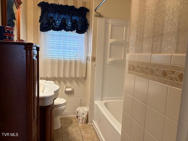 Photo #7: 3300 Grandview Drive