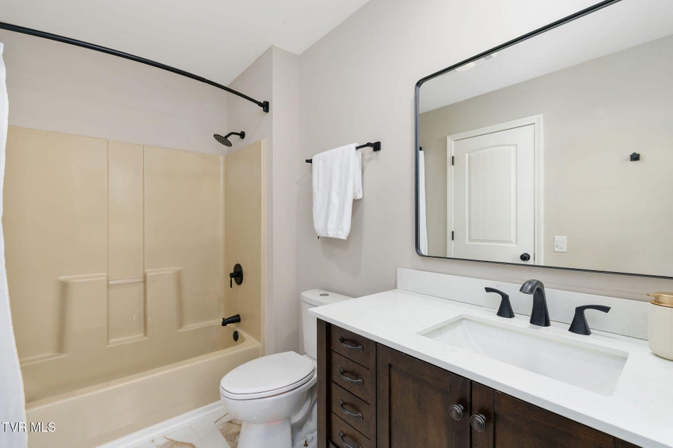 Photo #19: 140 Tracy Street