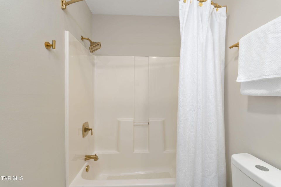 Photo #25: 140 Tracy Street