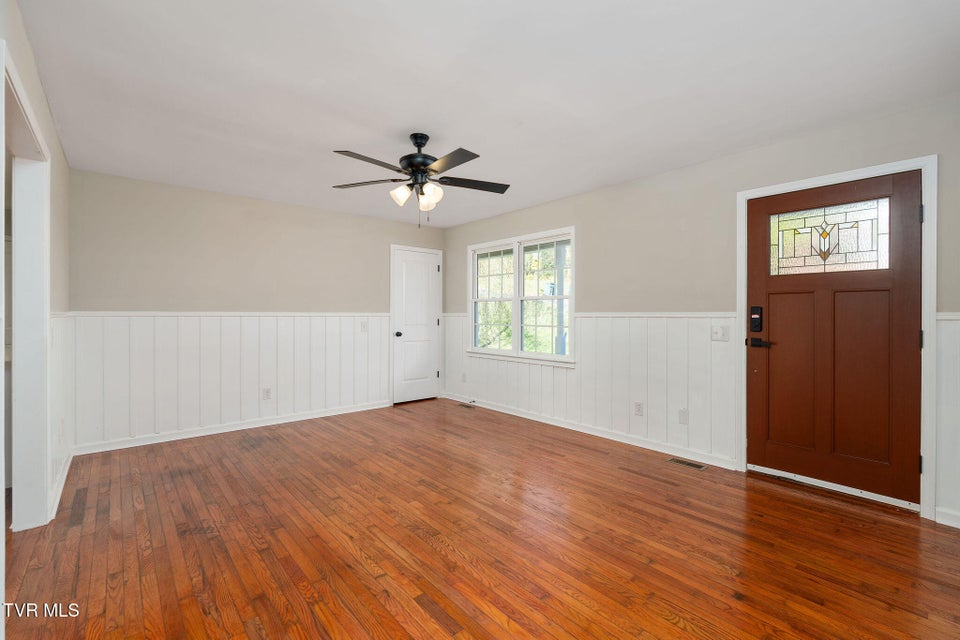 Photo #5: 140 Tracy Street