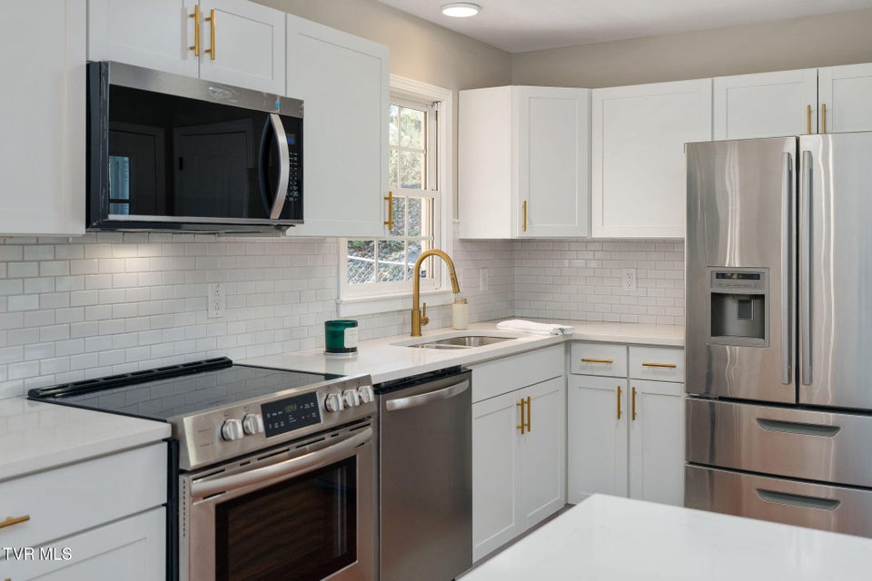 Photo #11: 140 Tracy Street