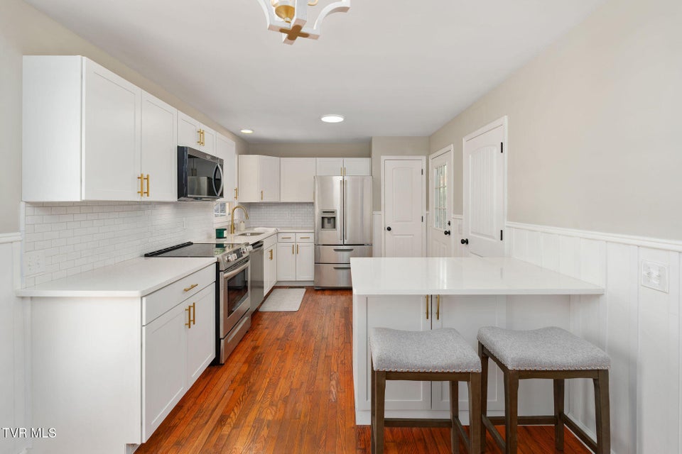 Photo #8: 140 Tracy Street