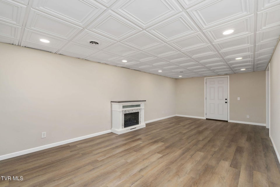 Photo #28: 140 Tracy Street