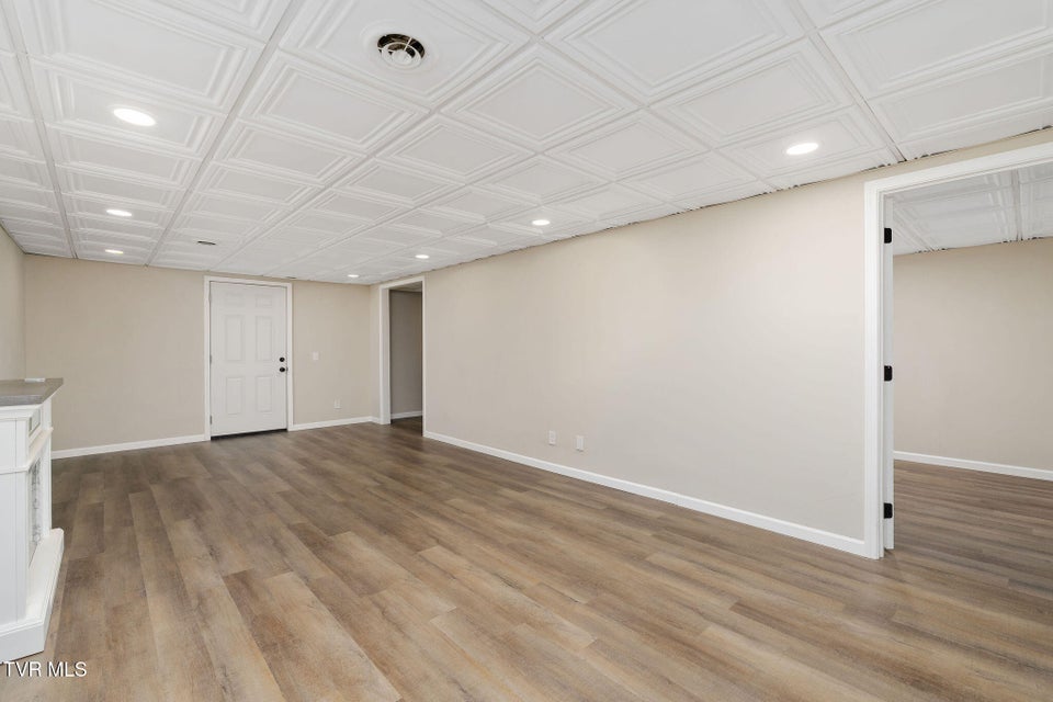 Photo #29: 140 Tracy Street