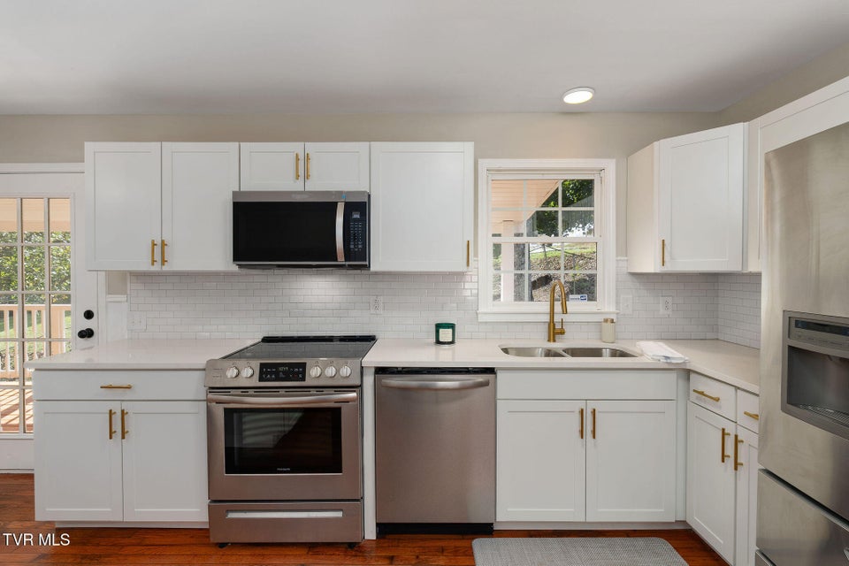 Photo #15: 140 Tracy Street