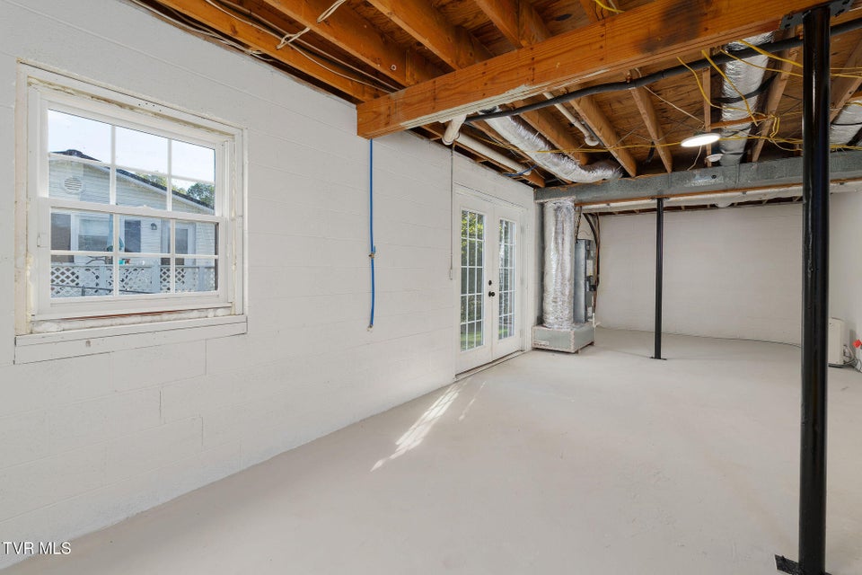 Photo #35: 140 Tracy Street