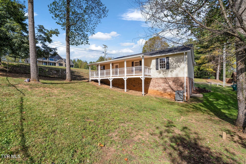 Photo #38: 140 Tracy Street