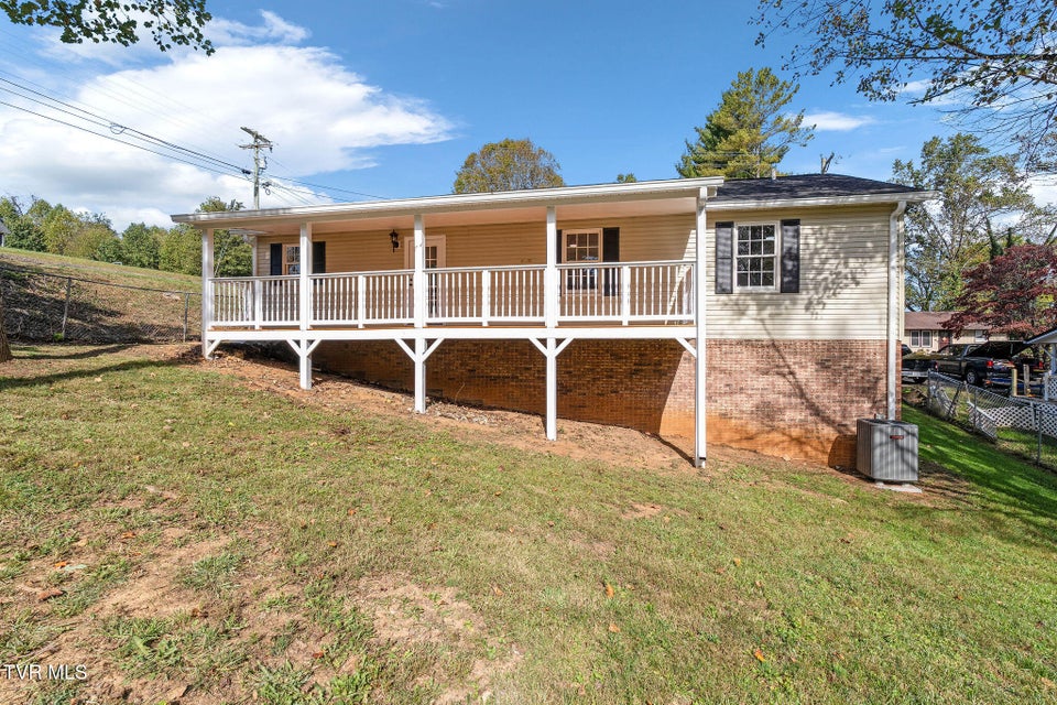 Photo #39: 140 Tracy Street