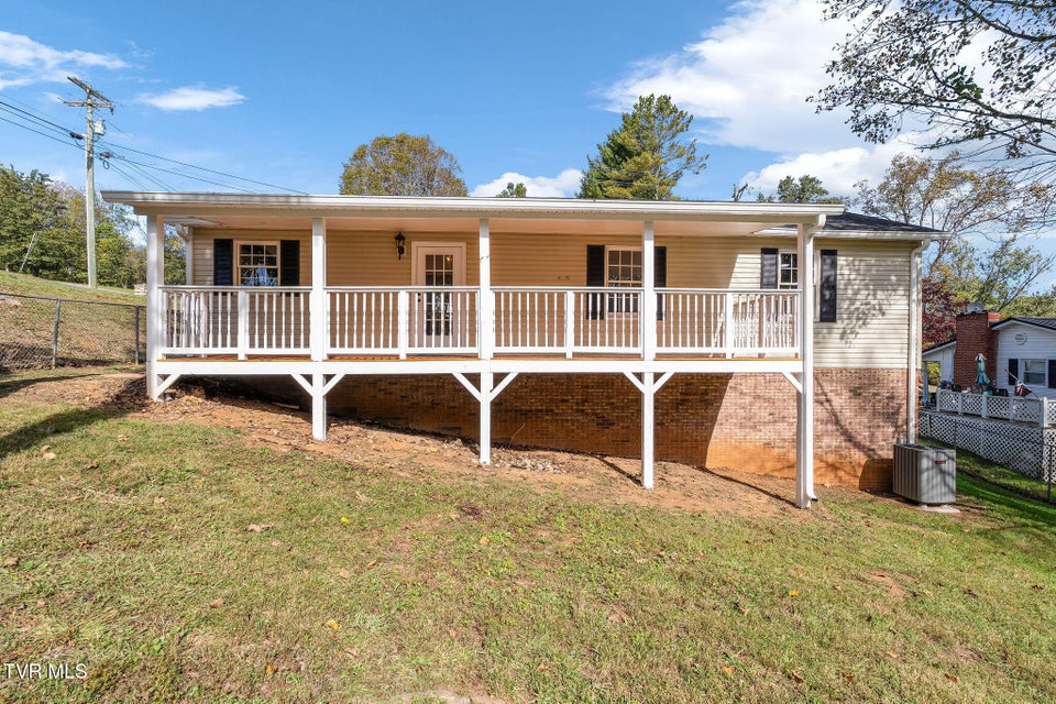 Photo #40: 140 Tracy Street