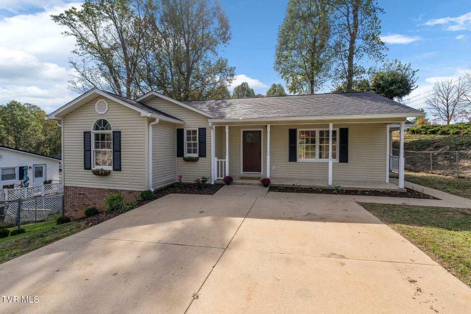 Photo #41: 140 Tracy Street