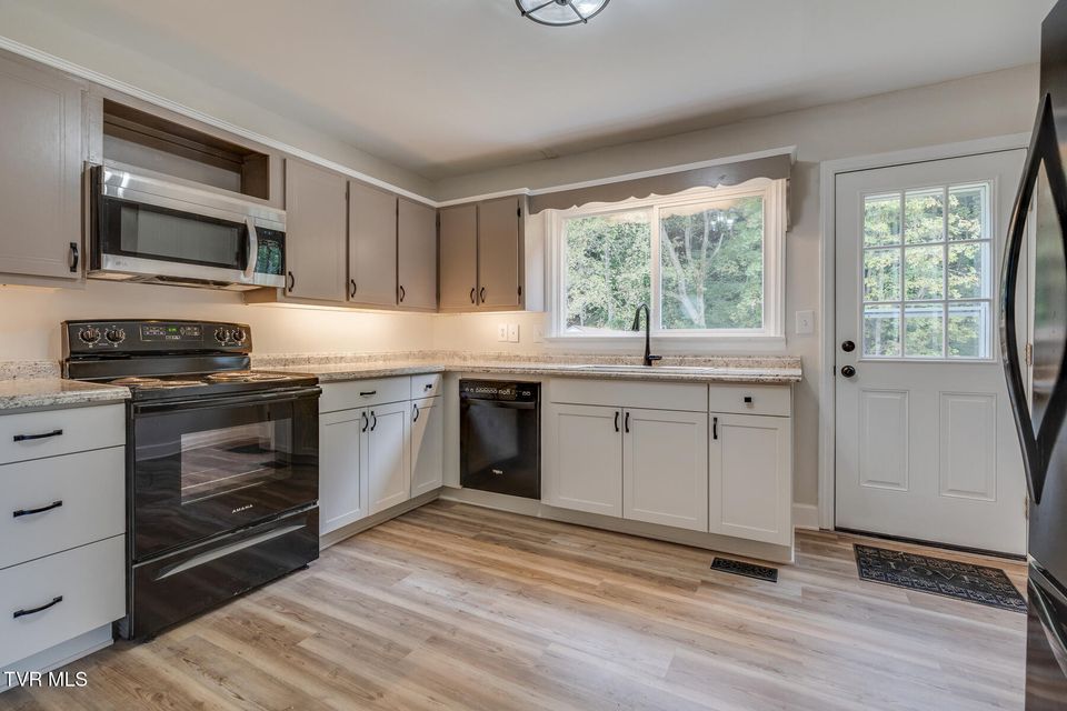 Photo #9: 1210 Thomas Boulevard