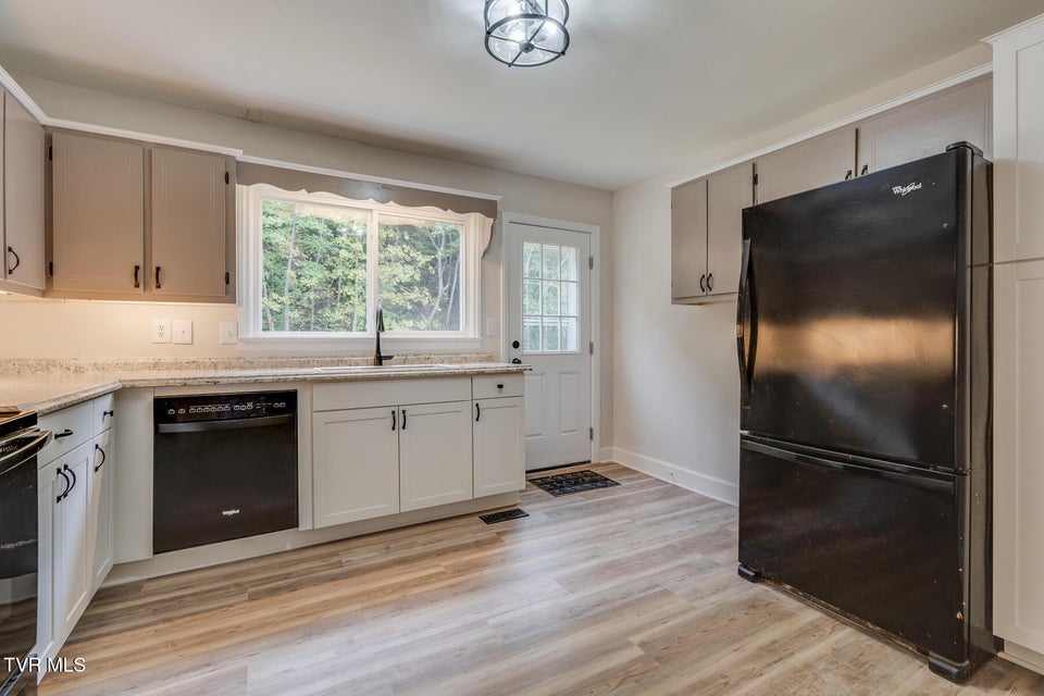 Photo #10: 1210 Thomas Boulevard