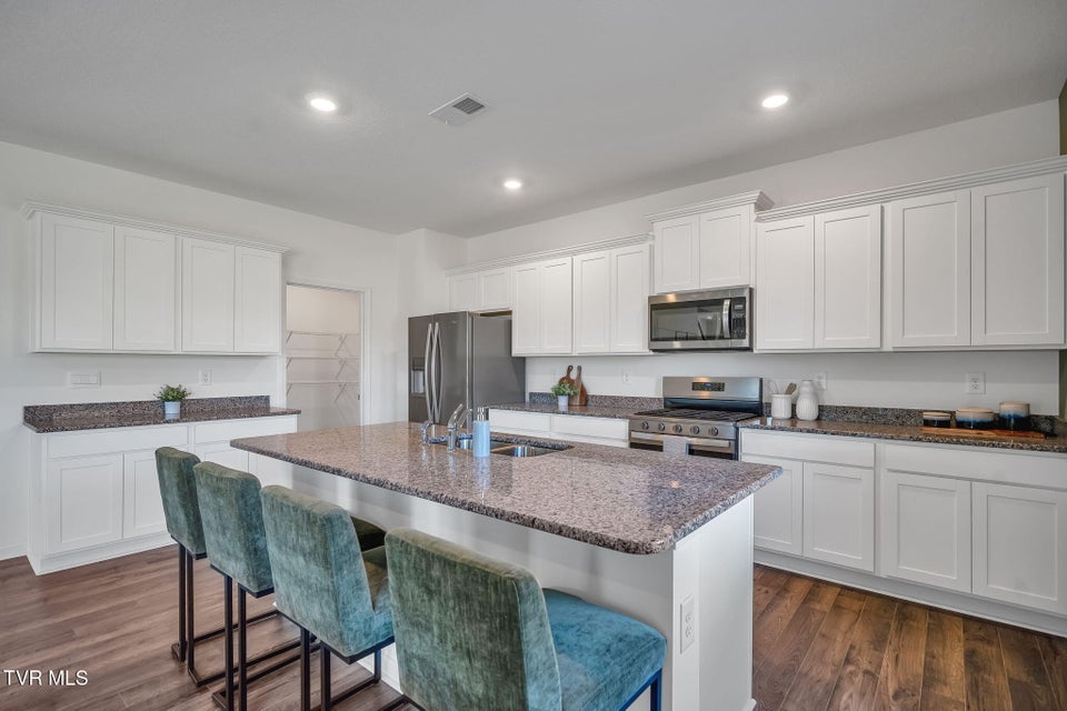 Photo #2: 235 Artist Avenue 