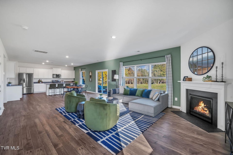 Photo #8: 235 Artist Avenue 