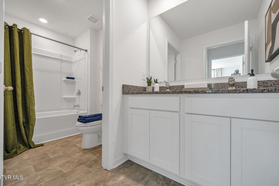 Photo #18: 235 Artist Avenue 