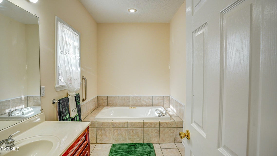 Photo #24: 212 Pine Bark Drive