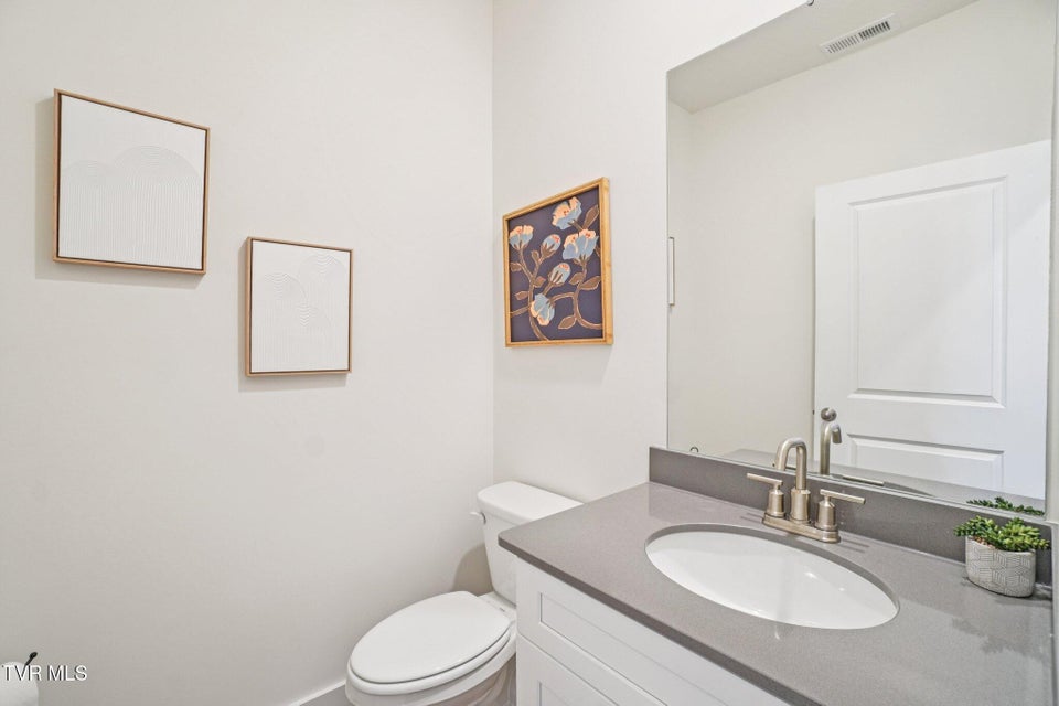 Photo #21: 237 Artist Avenue 