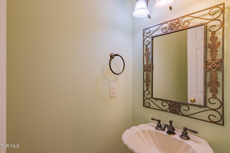 Photo #34: 131 Simmons Ridge