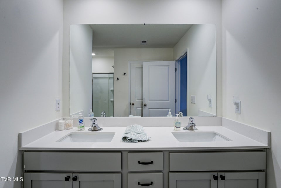 Photo #33: 134 Sweet Pea Trail