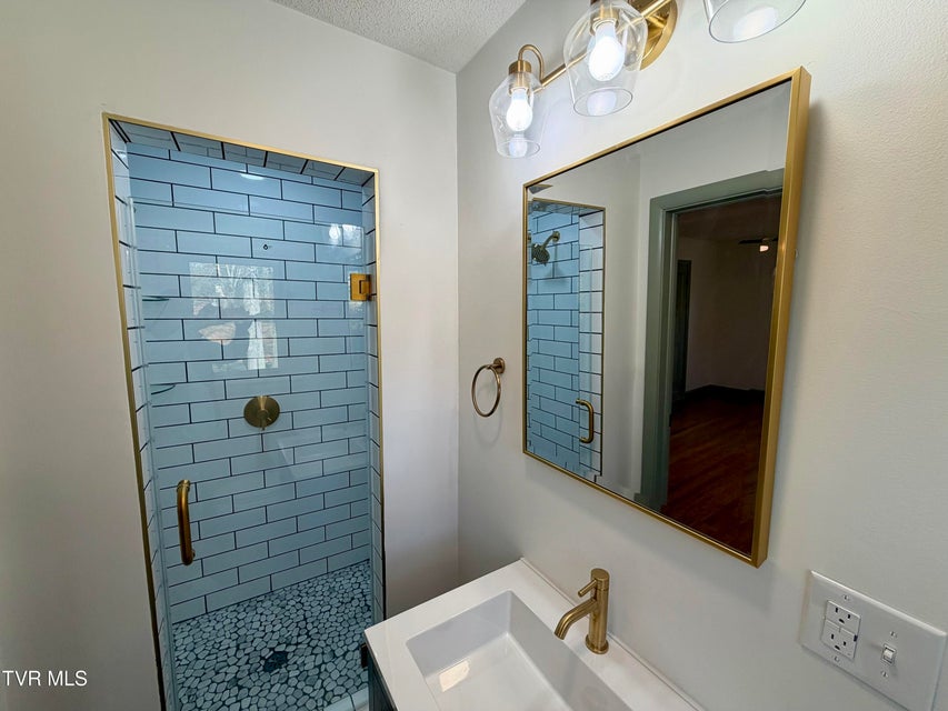 Photo #33: 290 Valley Drive 