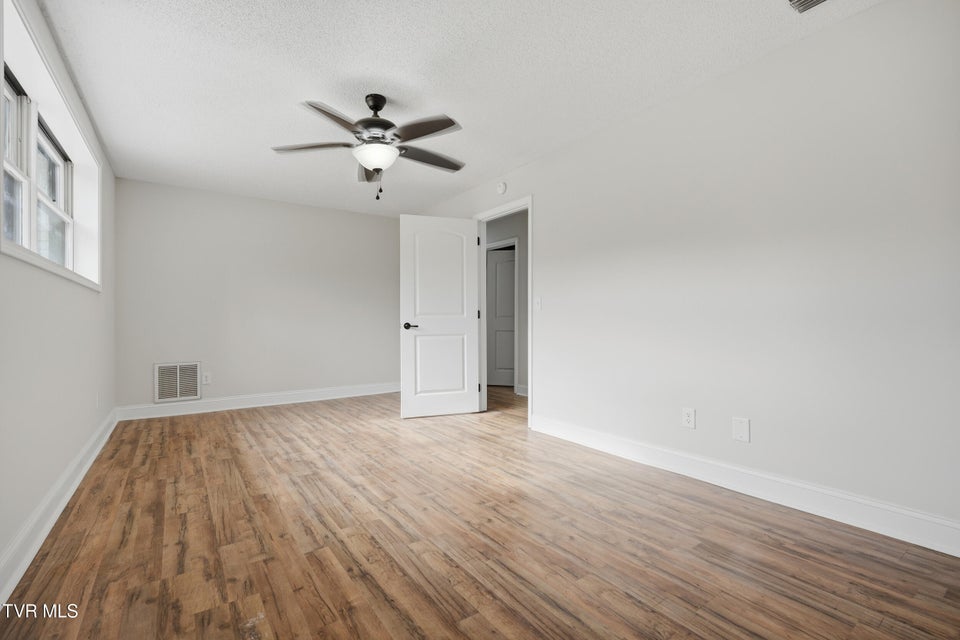 Photo #31: 107 Sunset Circle