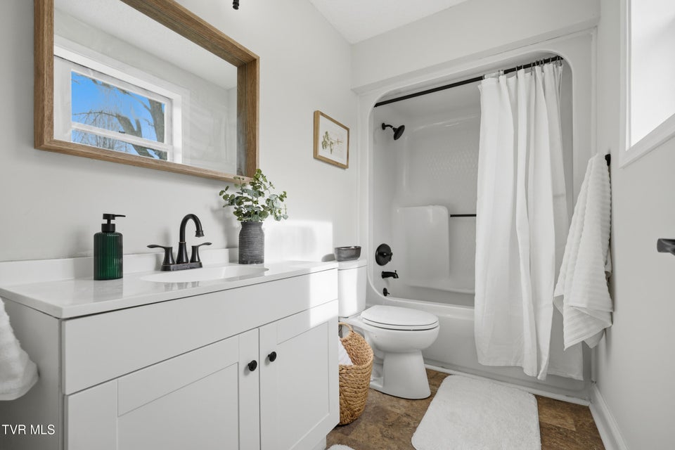 Photo #32: 107 Sunset Circle