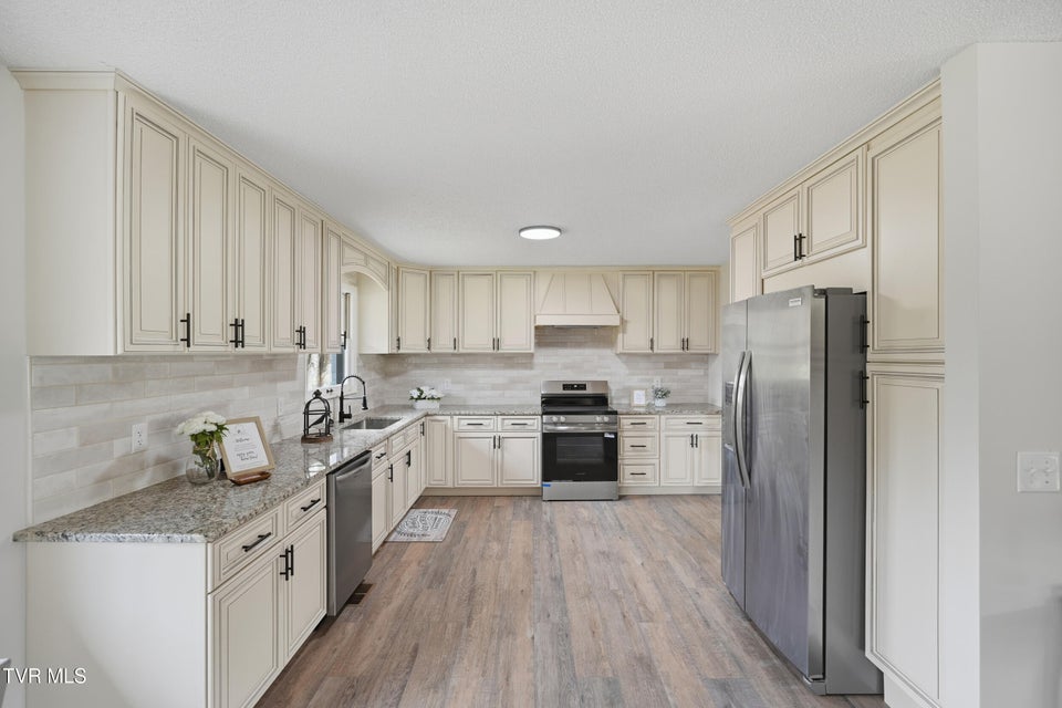 Photo #8: 107 Sunset Circle