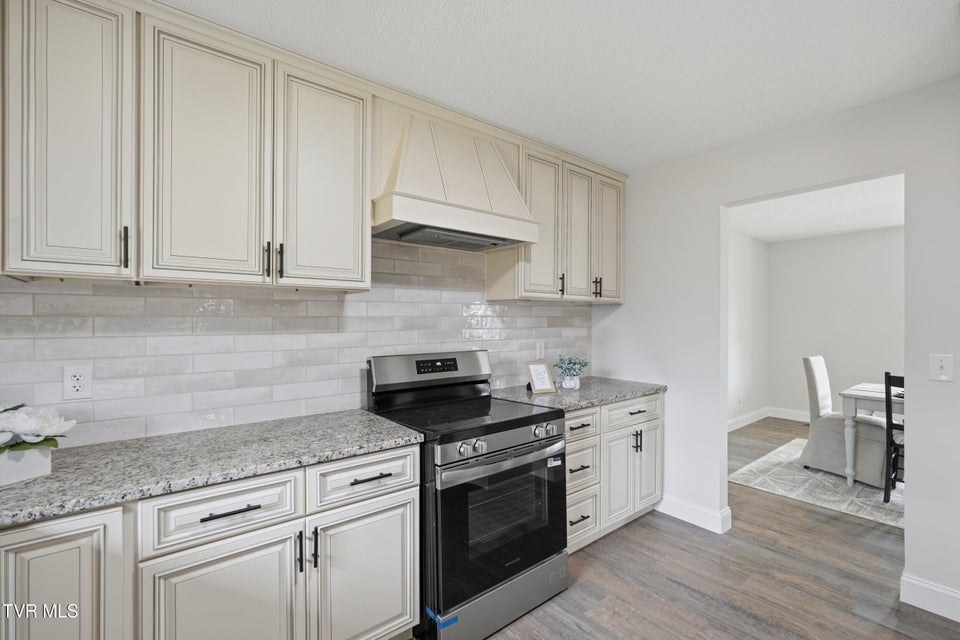 Photo #10: 107 Sunset Circle