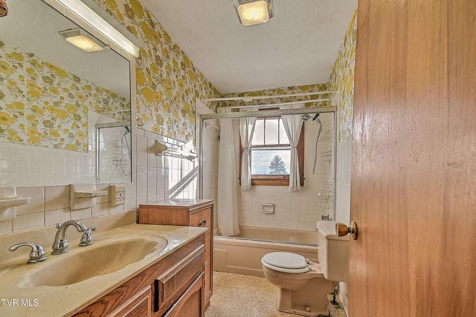 Photo #23: 1141 Ridgecrest Avenue