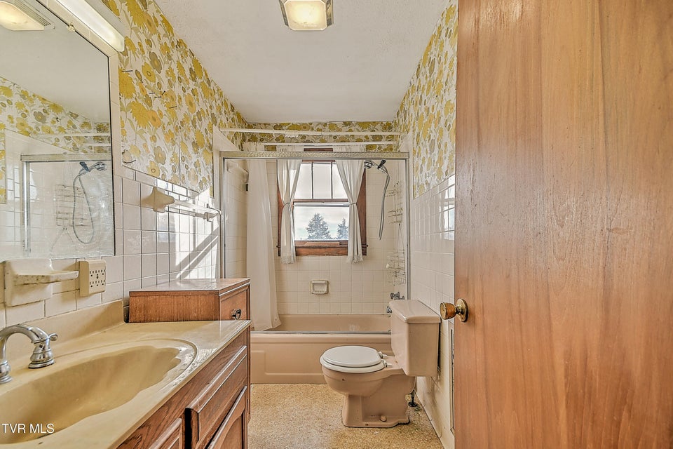 Photo #24: 1141 Ridgecrest Avenue