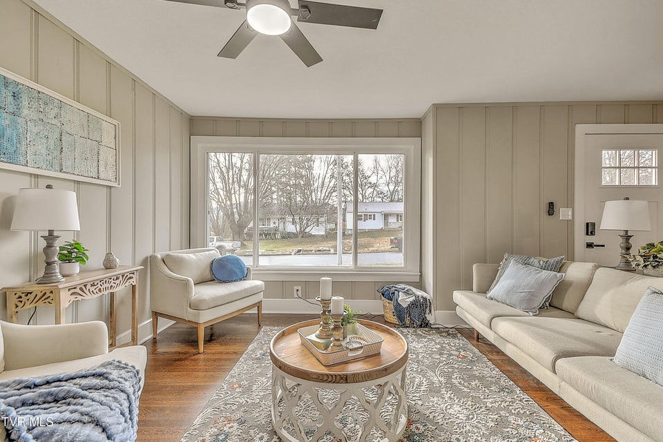 Photo #4: 1000 Lincoln Avenue